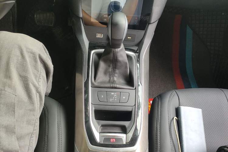 Used Peugeot 408 2018 Revised 350THP Automatic Luxury Edition Gear Lever