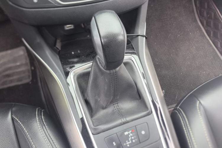 Used Peugeot 408 2018 350THP Automatic Luxury Edition Gear Lever