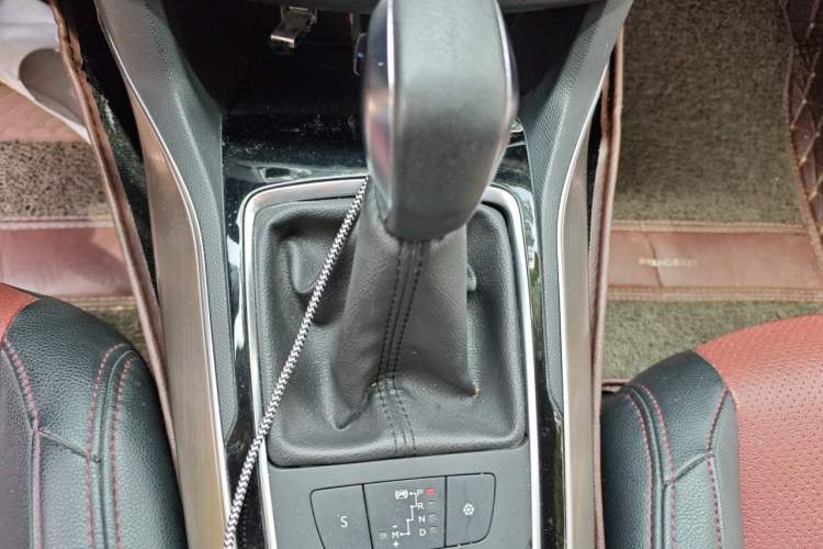 Used Peugeot 408 2018 350THP Automatic Luxury Edition Gear Lever