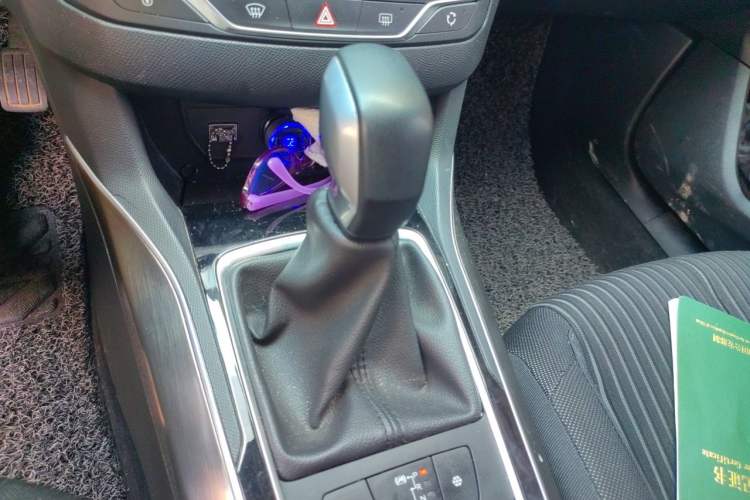 Used Peugeot 408 2018 Revised Version 1.8L Automatic Luxury Edition Gear Lever