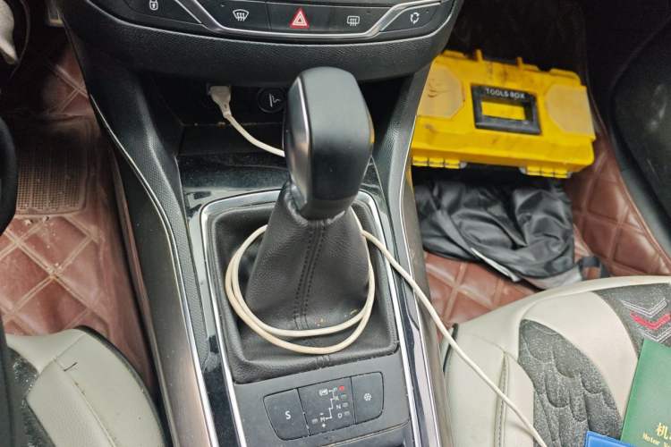 Used Peugeot 408 2018 350THP Automatic Luxury Edition Gear Lever