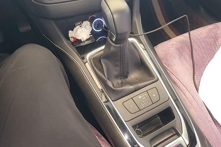 Used Peugeot 408 2018 350THP Automatic Luxury Edition Gear Lever