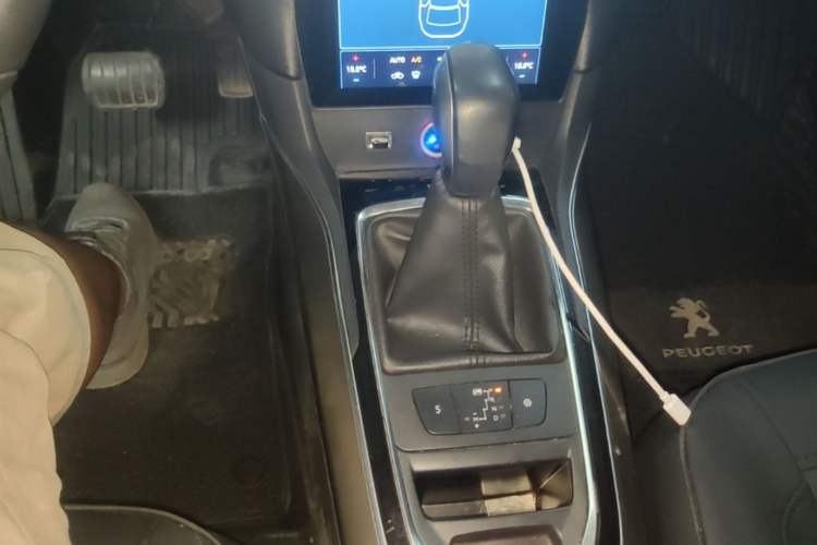 Used Peugeot 408 2018 350THP Automatic Luxury Edition Gear Lever