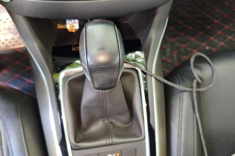 Used Peugeot 408 2018 350THP Automatic Luxury Edition Gear Lever