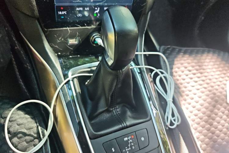 Used Peugeot 408 2018 350THP Automatic Luxury Edition Gear Lever