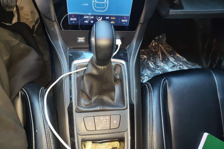 Used Peugeot 408 2018 Revised 350THP Automatic Luxury Edition Gear Lever