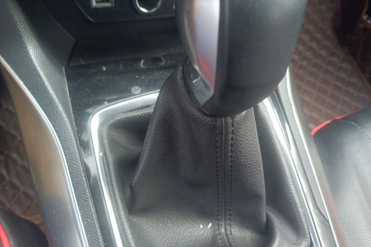 Used Peugeot 408 2018 1.8L Automatic Luxury Edition Gear Lever