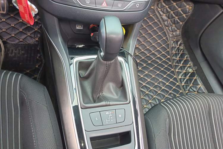Used Peugeot 408 2018 Revised 350THP Automatic Luxury Edition Gear Lever