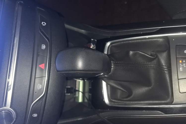 Used Peugeot 408 2018 1.8L Automatic Luxury Edition Gear Lever