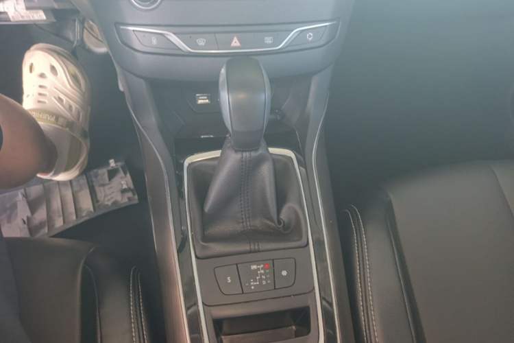 Used Peugeot 408 2018 350THP Automatic Luxury Edition Gear Lever