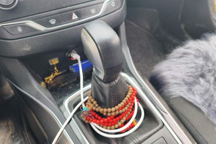 Used Peugeot 408 2018 Revised Version 1.8L Automatic Luxury Edition Gear Lever
