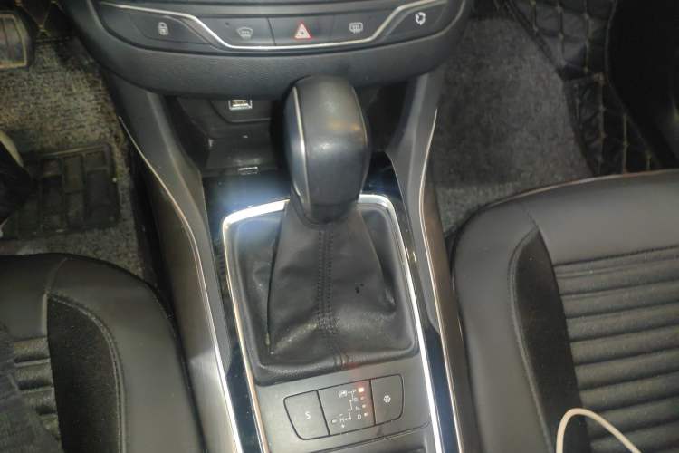 Used Peugeot 408 2018 350THP Automatic Luxury Edition Gear Lever