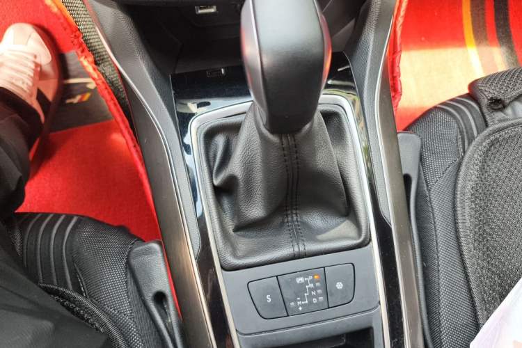 Used Peugeot 408 2018 Revised 350THP Automatic Luxury Edition Gear Lever