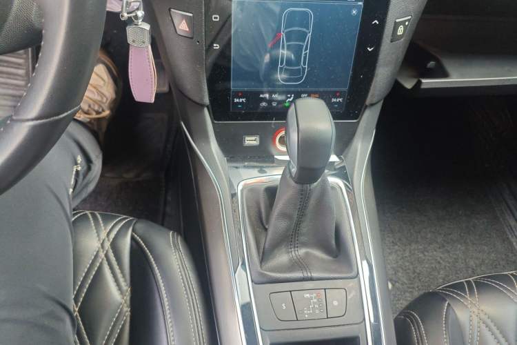 Used Peugeot 408 2018 350THP Automatic Luxury Edition Gear Lever