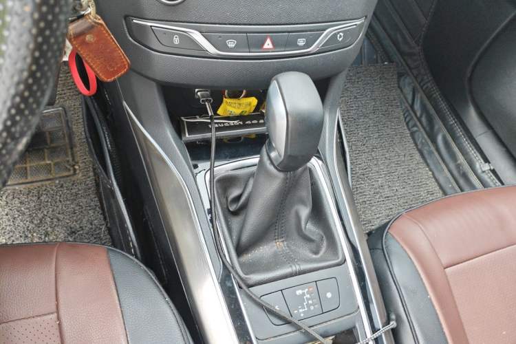Used Peugeot 408 2018 350THP Automatic Luxury Edition Gear Lever