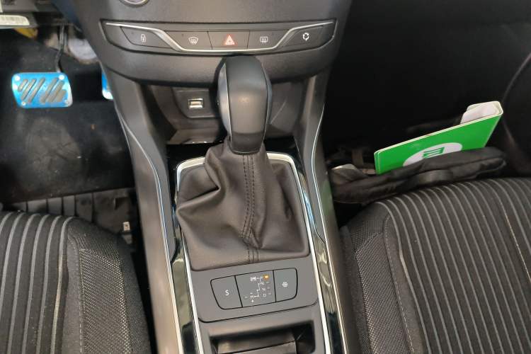 Used Peugeot 408 2018 Revised 350THP Automatic Luxury Edition Gear Lever