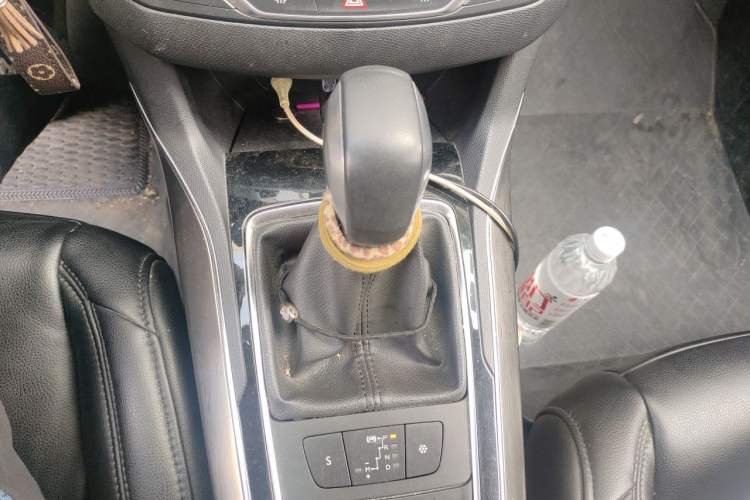 Used Peugeot 408 2018 Revised 350THP Automatic Luxury Edition Gear Lever
