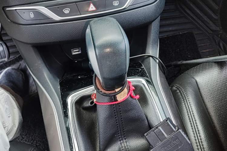 Used Peugeot 408 2018 350THP Automatic Luxury Edition Gear Lever