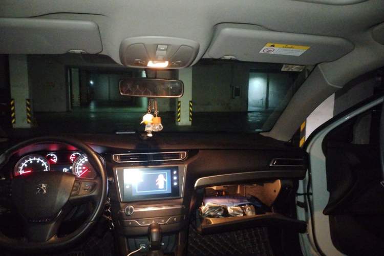 Used Peugeot 408 2018 350THP Automatic Luxury Edition Headliner