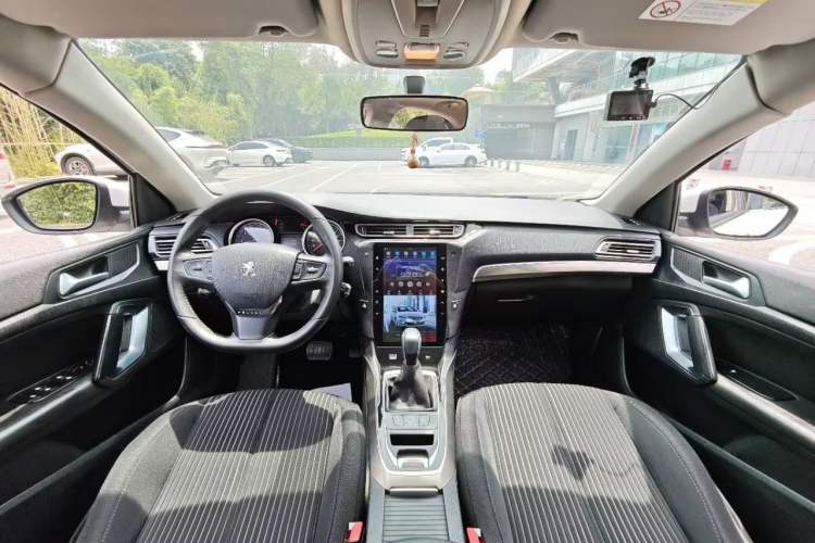 Used Peugeot 408 2018 Revised 350THP Automatic Luxury Edition Interior 3