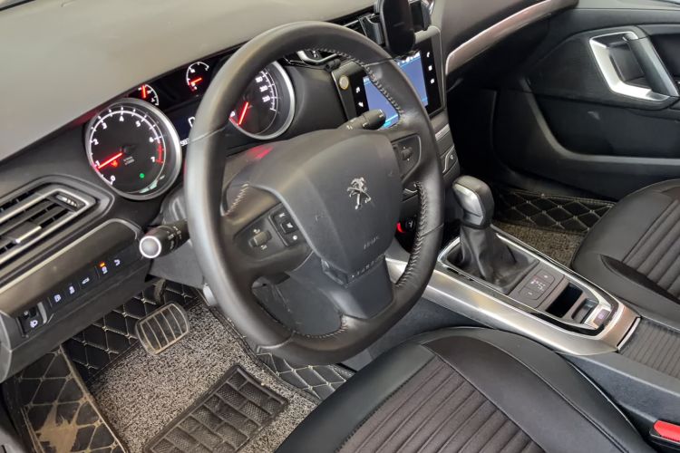 Used Peugeot 408 2018 350THP Automatic Luxury Edition Interior 3