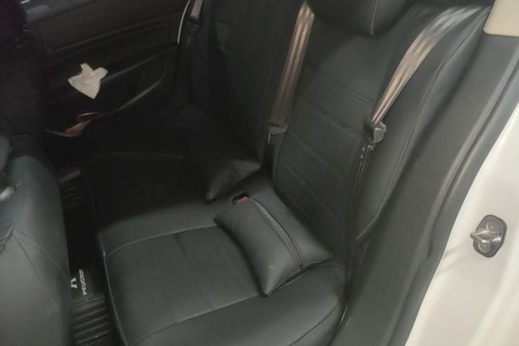 Used Peugeot 408 2018 350THP Automatic Luxury Edition Interior 4