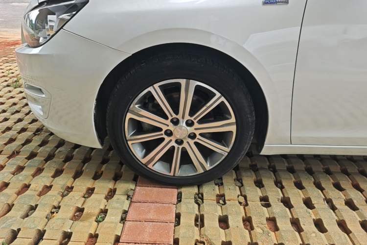 Used Peugeot 408 2018 350THP Automatic Luxury Edition Left Front Wheel Hub