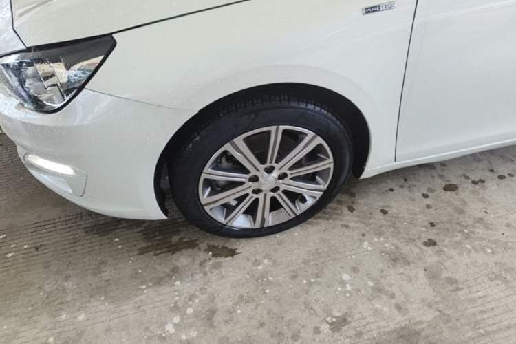 Used Peugeot 408 2018 Revised 350THP Automatic Luxury Edition Left Front Wheel Hub