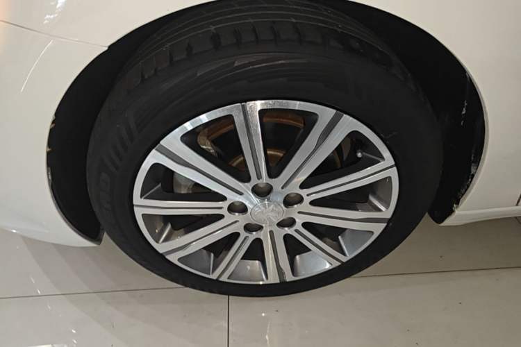 Used Peugeot 408 2018 350THP Automatic Luxury Edition Left Front Wheel Hub