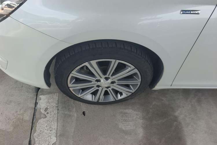 Used Peugeot 408 2018 350THP Automatic Luxury Edition Left Front Wheel Hub