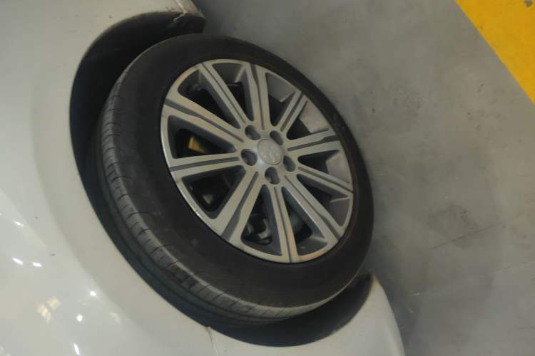 Used Peugeot 408 2018 350THP Automatic Luxury Edition Left Front Wheel Hub