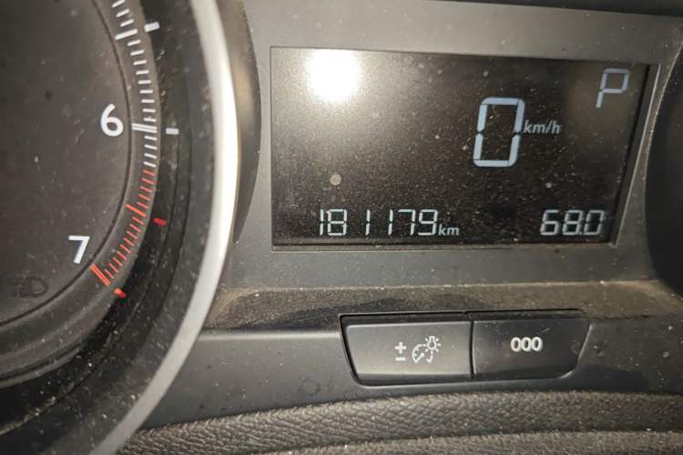 Used Peugeot 408 2018 Revised Version 1.8L Automatic Luxury Edition Odometer Close Up
