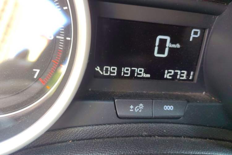 Used Peugeot 408 2018 Revised Version 1.8L Automatic Luxury Edition Odometer Close Up