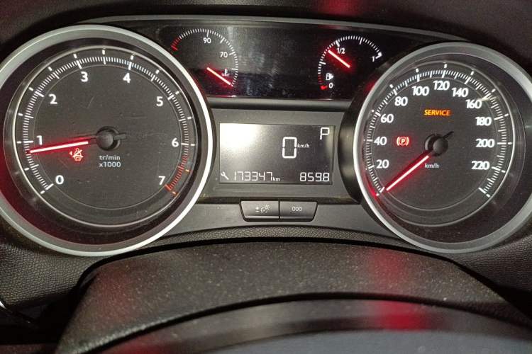 Used Peugeot 408 2018 Revised Version 1.8L Automatic Luxury Edition Odometer Close Up