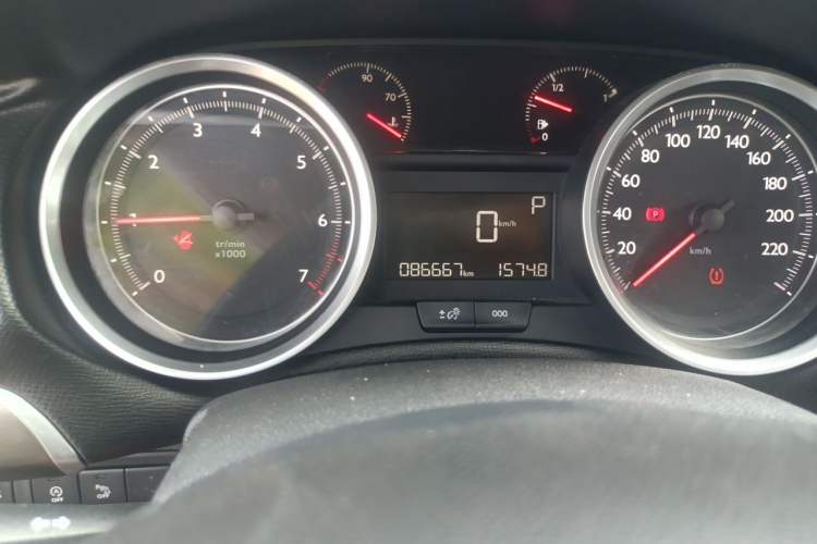 Used Peugeot 408 2018 1.8L Automatic Luxury Edition Odometer Close Up