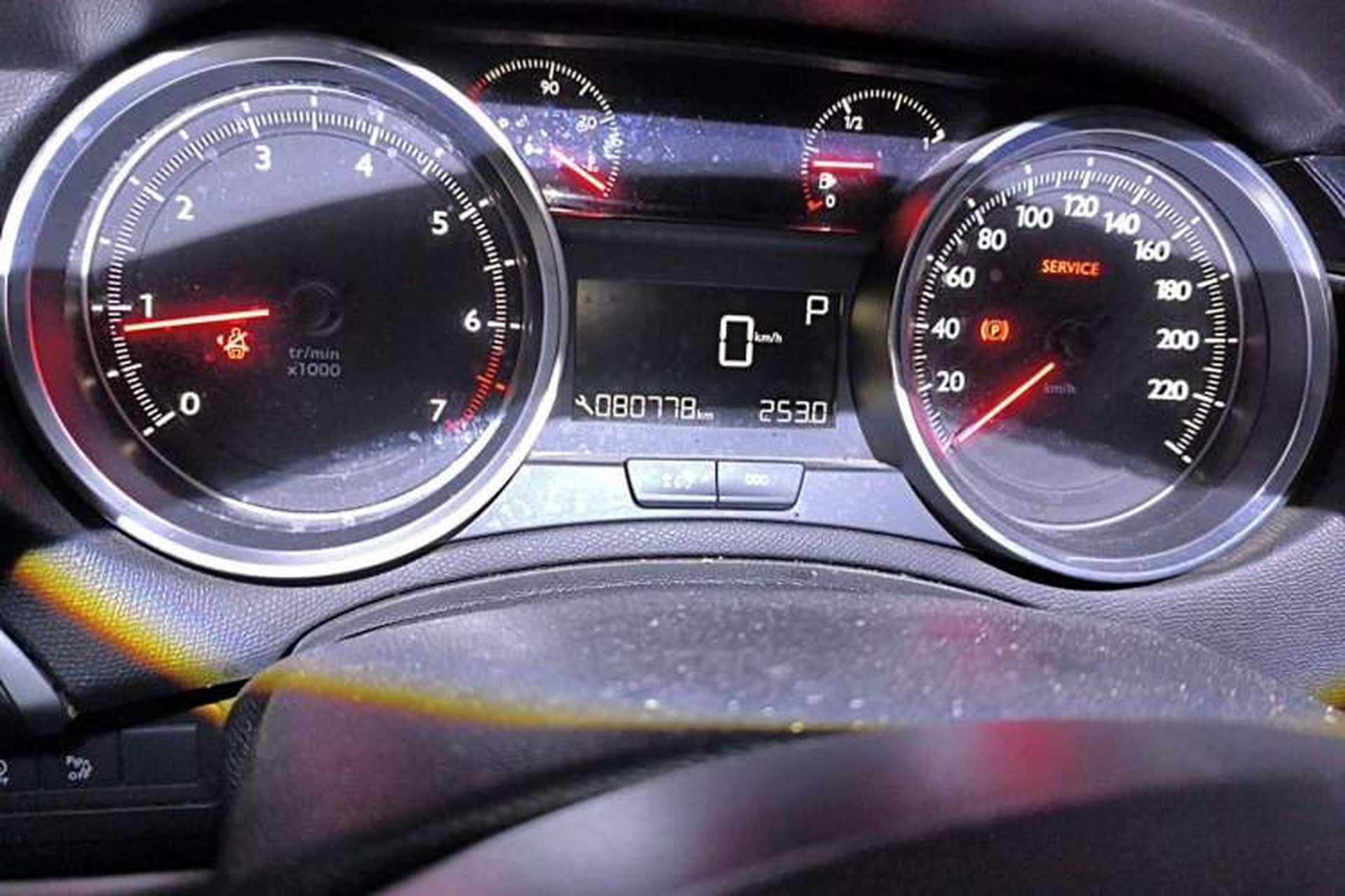 Used Peugeot 408 2018 230THP Automatic Luxury Edition Odometer Close Up