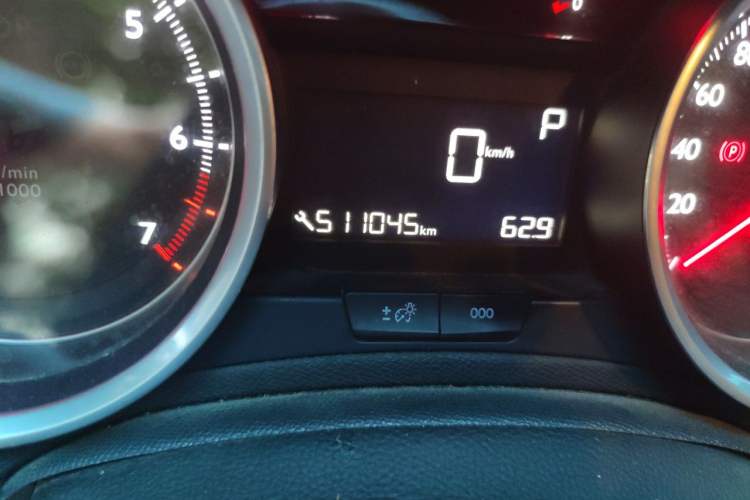Used Peugeot 408 2018 Revised Version 1.8L Automatic Luxury Edition Odometer Close Up