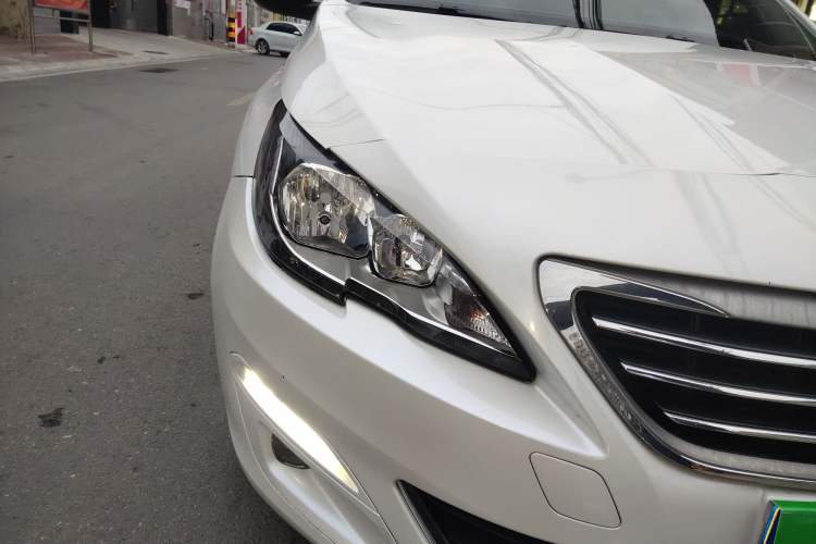 Used Peugeot 408 2018 Revised 350THP Automatic Luxury Edition Right Front Headlight