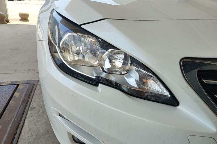 Used Peugeot 408 2018 Revised 350THP Automatic Luxury Edition Right Front Headlight