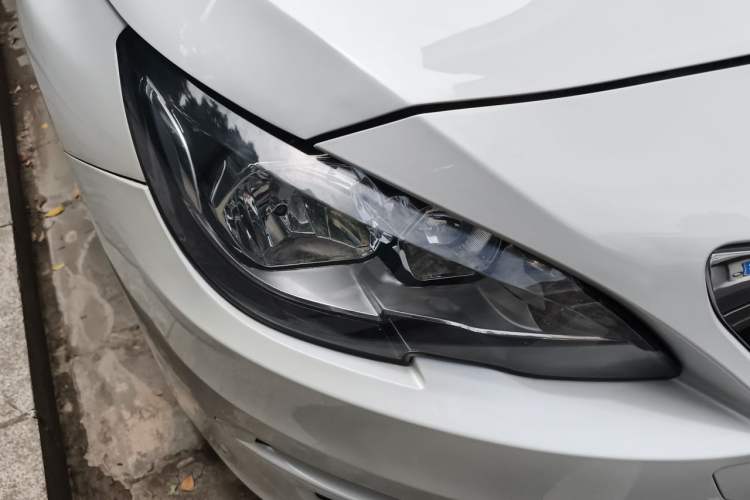 Used Peugeot 408 2018 Revised 350THP Automatic Luxury Edition Right Front Headlight