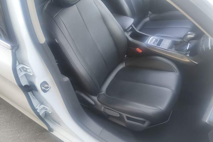 Used Peugeot 408 2018 350THP Automatic Luxury Edition Right Front Seat