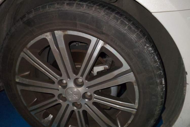 Used Peugeot 408 2018 230THP Automatic Luxury Edition Right Front Wheel Hub