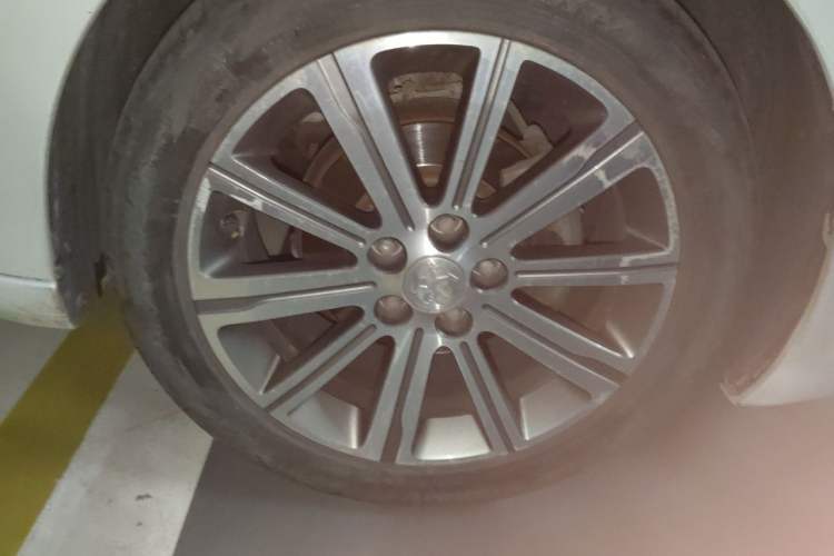 Used Peugeot 408 2018 Revised Version 1.8L Automatic Luxury Edition Right Front Wheel Hub