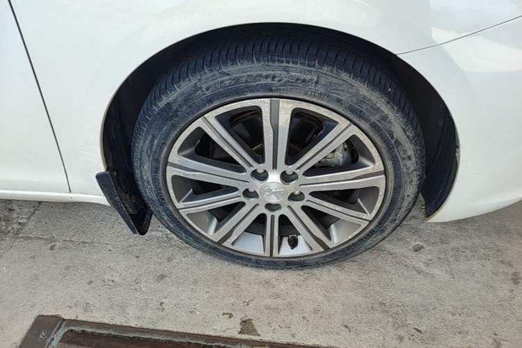 Used Peugeot 408 2018 Revised 350THP Automatic Luxury Edition Right Front Wheel Hub