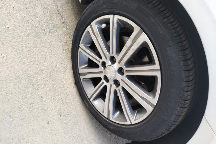 Used Peugeot 408 2018 350THP Automatic Luxury Edition Right Front Wheel Hub