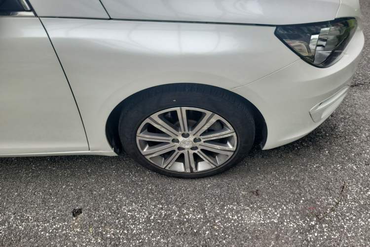 Used Peugeot 408 2018 350THP Automatic Luxury Edition Right Front Wheel Hub