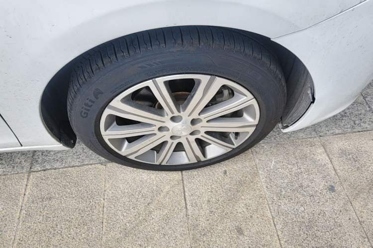 Used Peugeot 408 2018 350THP Automatic Luxury Edition Right Front Wheel Hub