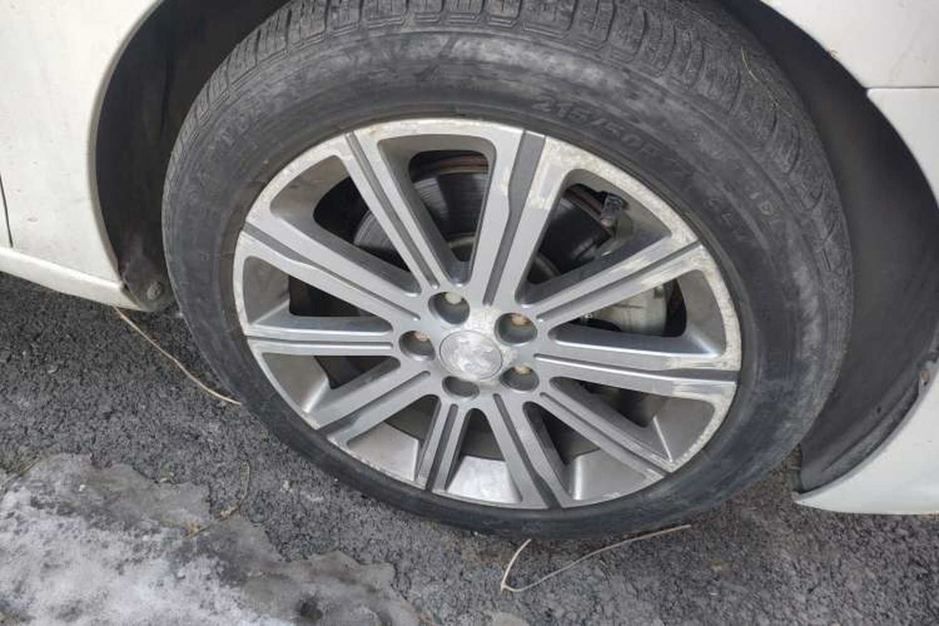 Used Peugeot 408 2018 350THP Automatic Luxury Edition Right Front Wheel Hub