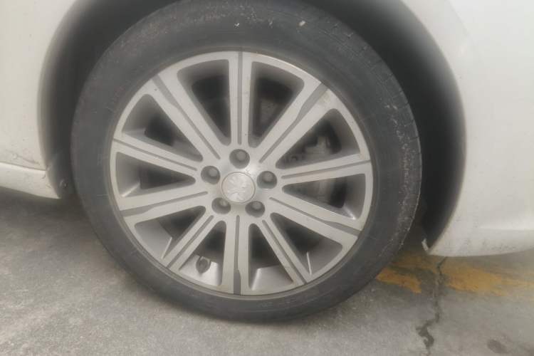 Used Peugeot 408 2018 Revised 350THP Automatic Luxury Edition Right Front Wheel Hub