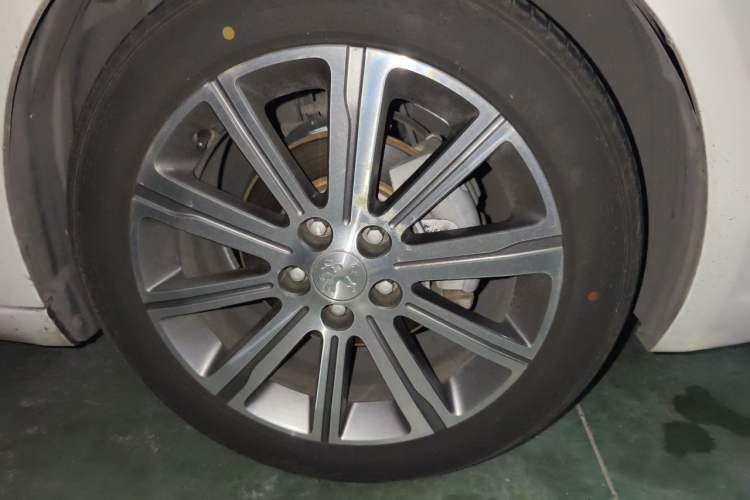 Used Peugeot 408 2018 Revised Version 1.8L Automatic Luxury Edition Right Front Wheel Hub